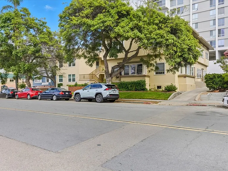 Palms Apartments — Photo 3