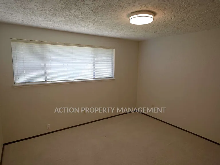 842 N Canterbury Ct — Photo 16