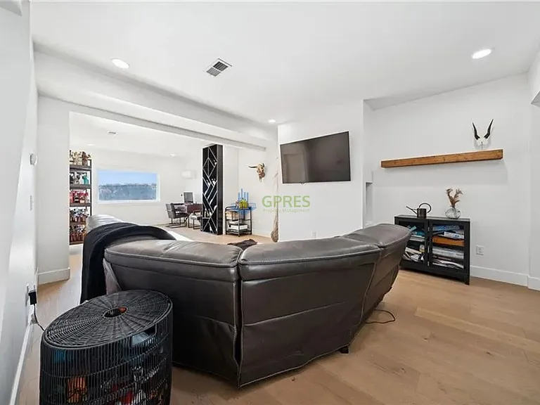 1308 Goettman St — Photo 4