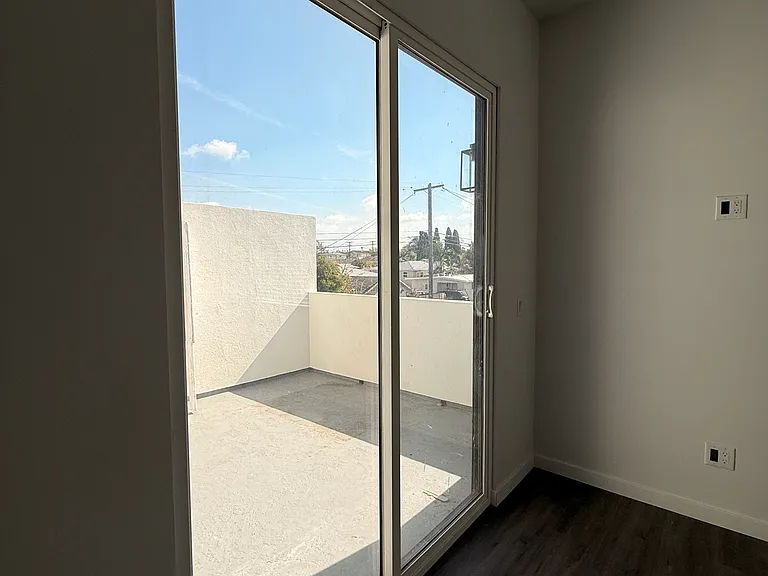 1829 N Ave #1 — Photo 3