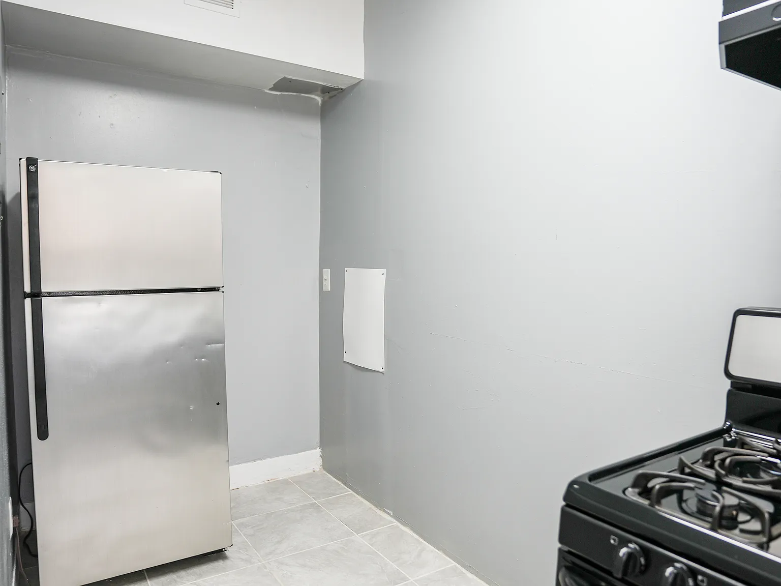 3 bed, 950 sqft, $1,100 — Photo 2