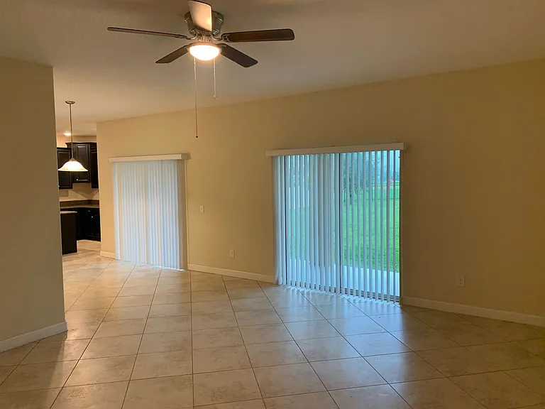 1646 Thetford Cir — Photo 12