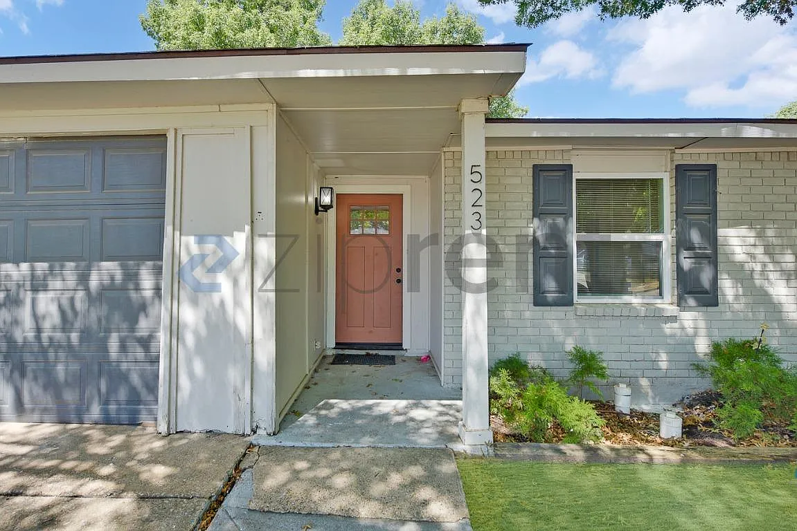 3 bed, 1292 sqft, $2,000 — Photo 3