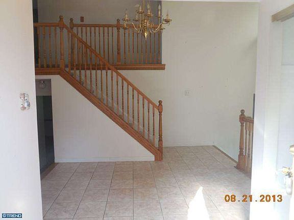 4th image of 8 Brentwood Ct
