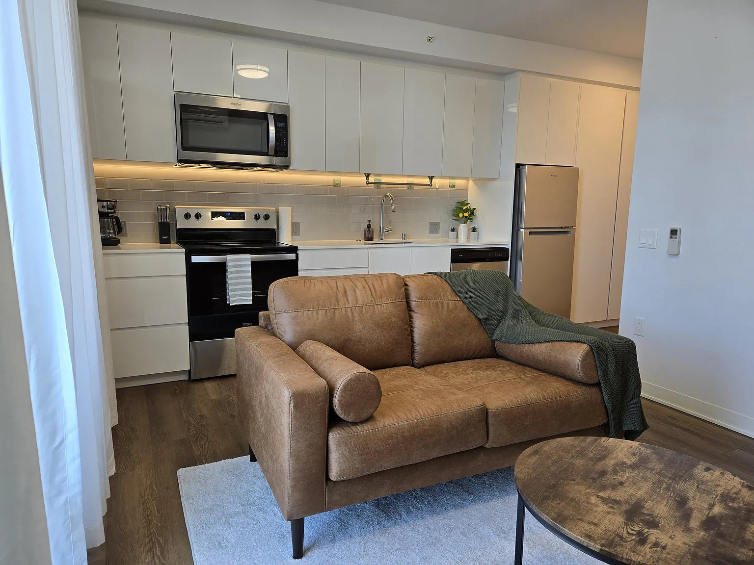 1 bed, 468 sqft, $3,300 — Photo 2