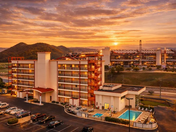 120 Raceday Center Dr Unit 206, Bristol, TN 37620