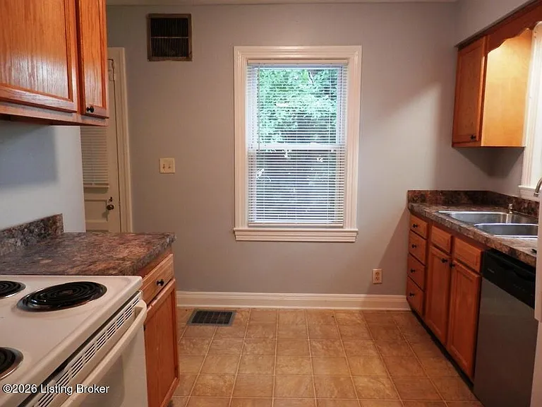 8220 Whipps Mill Rd — Photo 7