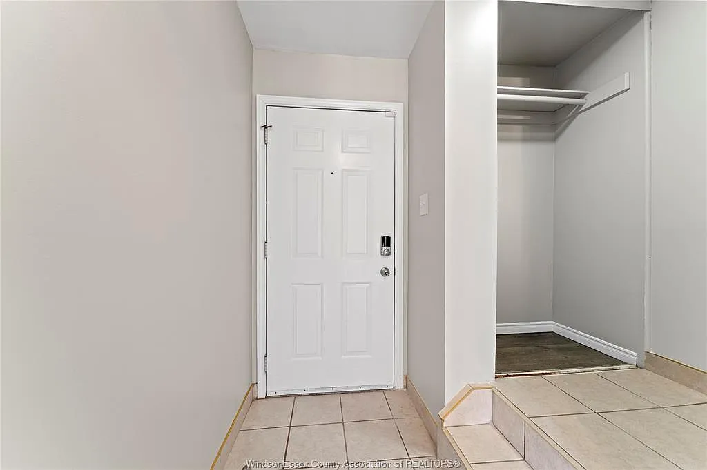 3 bed, 1.5 bath, $2,300 — Photo 3
