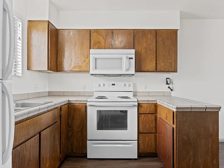 141 N 200 W — Photo 19