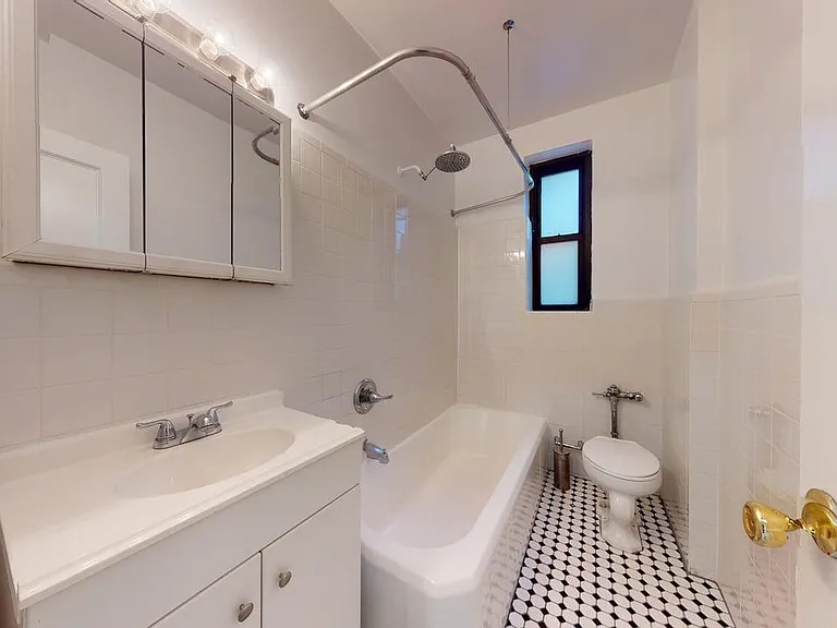 246 E 46th St #4R — Photo 8
