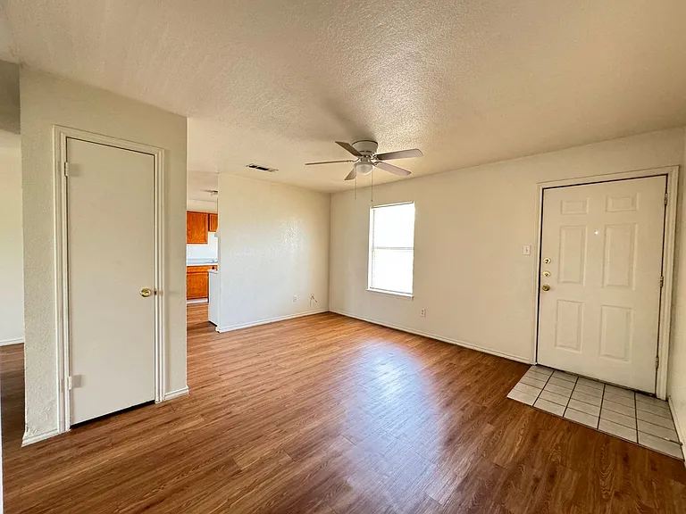 1904 Windward Dr — Photo 6