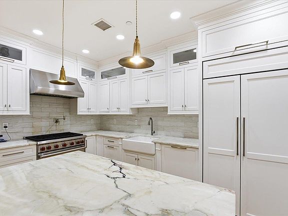 5th image of 1023 Washington St APT 1