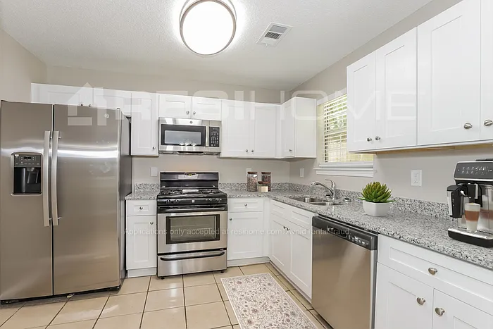3 bed, 2.5 bath, 1684 sqft, $1,895 — Photo 2