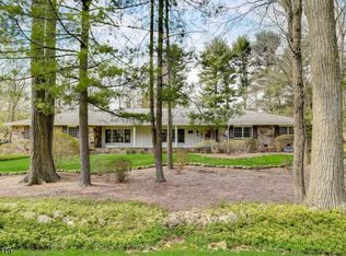 1008 Valley Rd, Franklin Lakes, NJ 07417