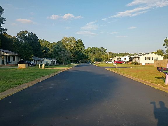 4th image of 409 Pisgah Ln