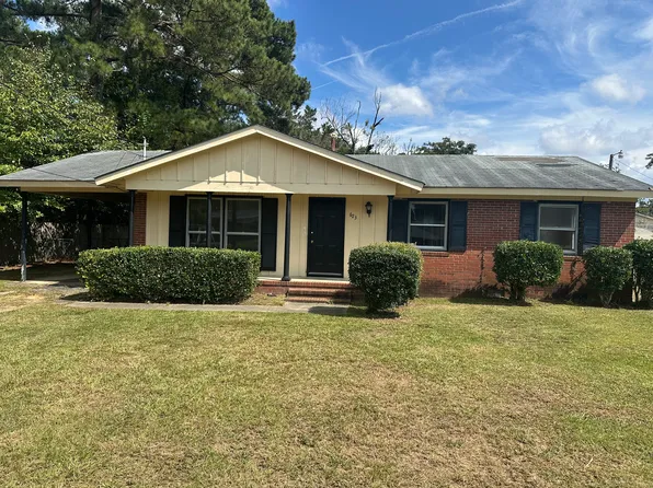 623 Berwick Dr, Fayetteville, NC 28314
