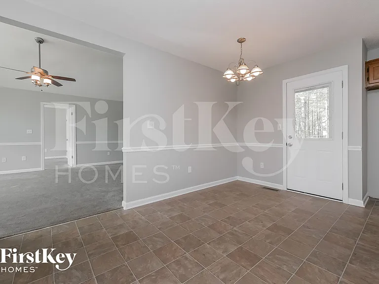 221 Whitney Ln — Photo 6