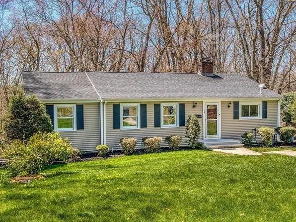 10 Country Club Dr, Walpole, MA 02081