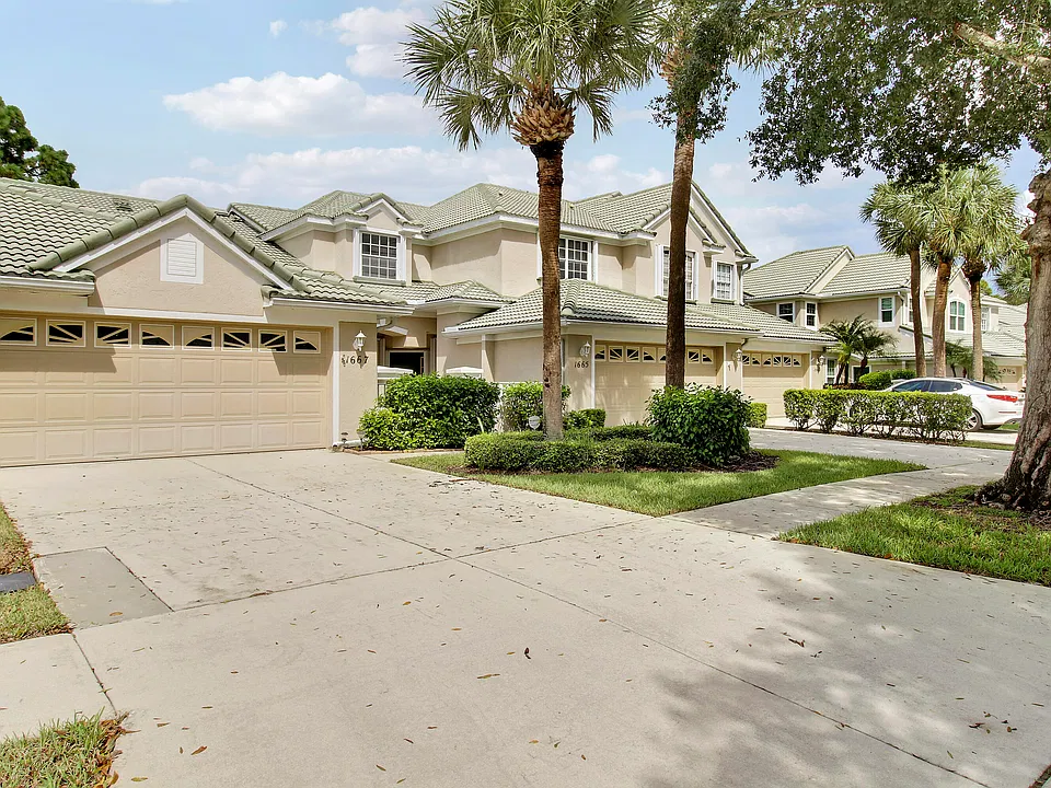 1667 SW Harbour Isles Cir