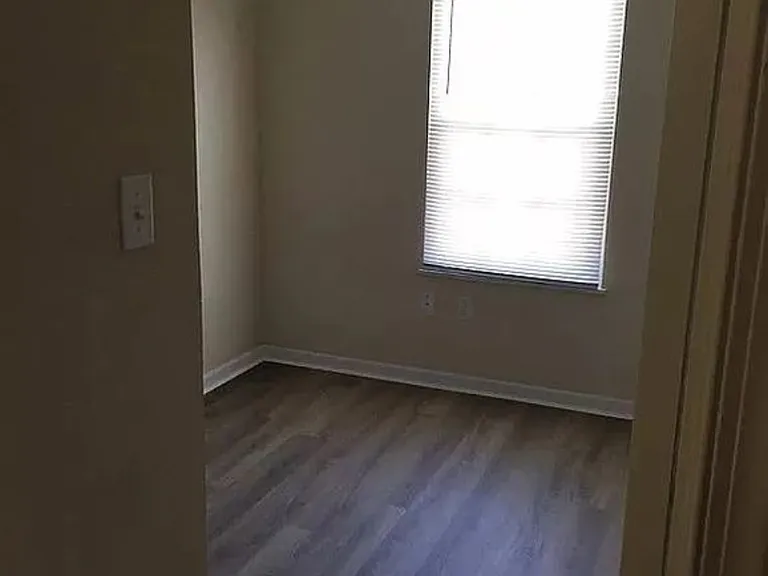 820 Catherine St — Photo 14