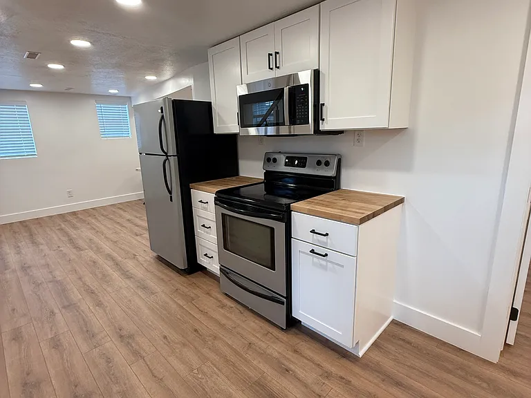 1318 E Emerson Ave — Photo 11