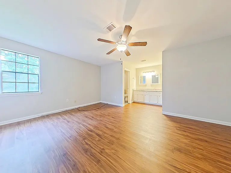 850 Brookfield Pkwy — Photo 11
