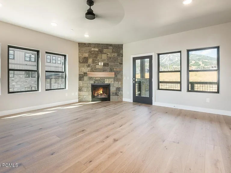 1124 W Vos Cir #203 — Photo 4