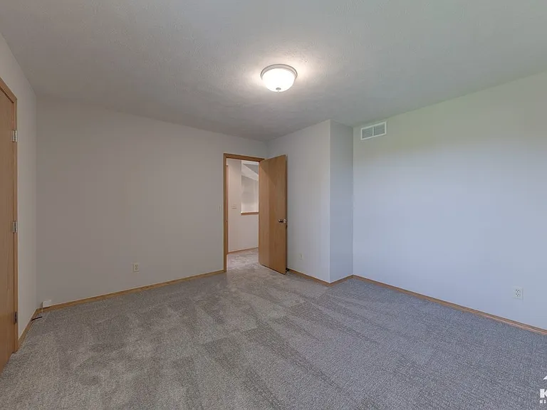 513 N Bristol Ct — Photo 24