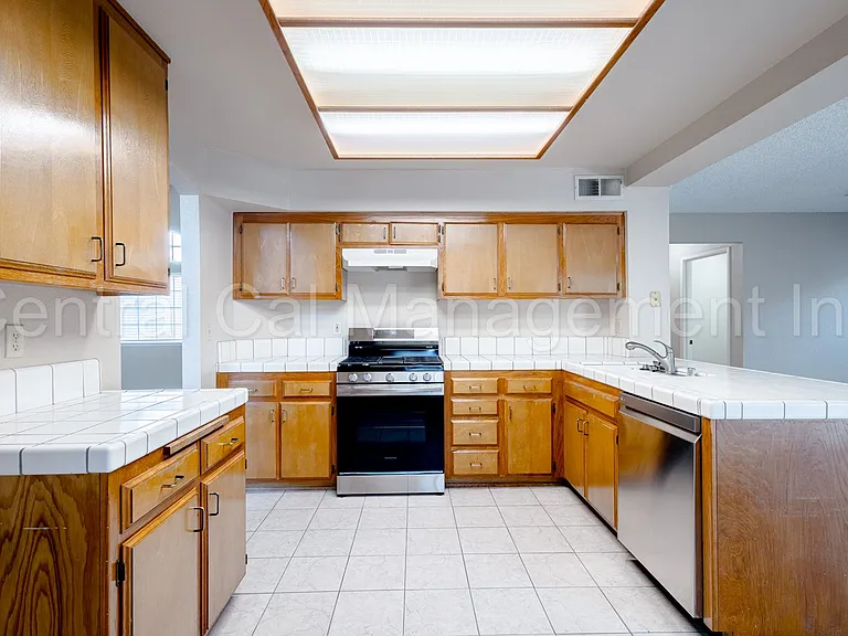 8004 Rushing River Ct — Photo 9