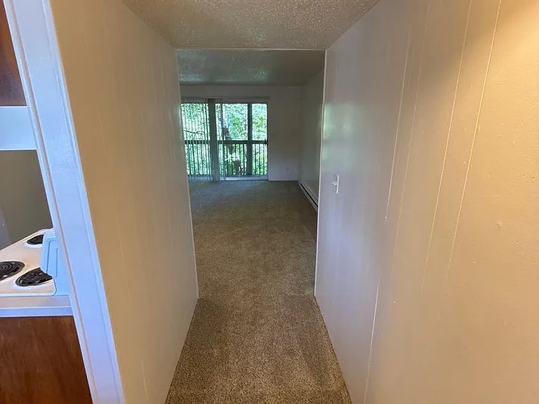 528 SW Levens St #11 — Photo 4