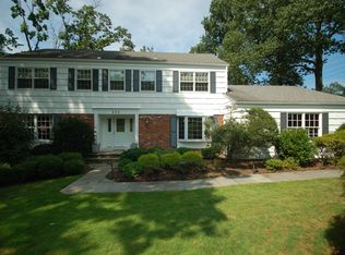 255 Park Ave, North Caldwell, NJ 07006