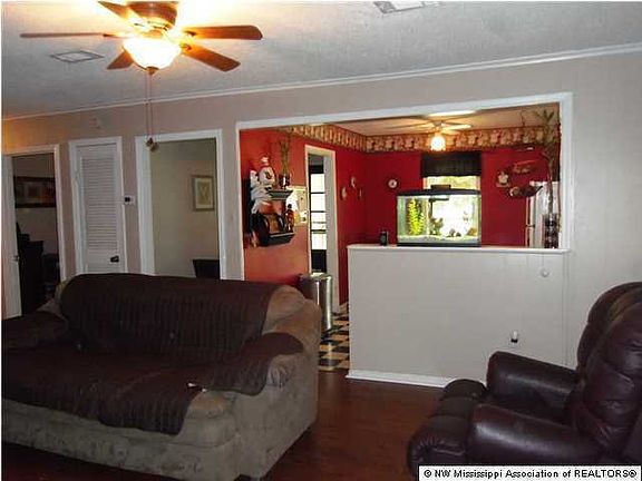 4th image of 863 N Hackberry Dr