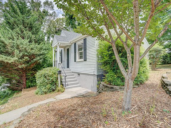 3rd image of 422 Albemarle Ave SE