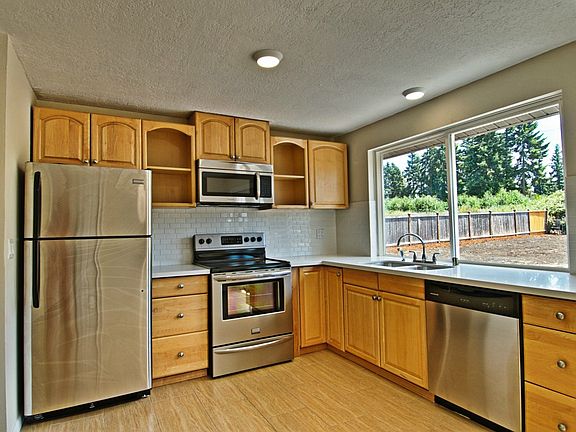 4th image of 10602 123rd St Ct E