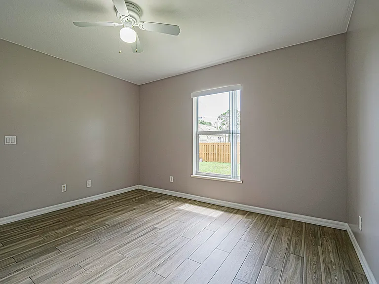 1456 25th Ct SW — Photo 16