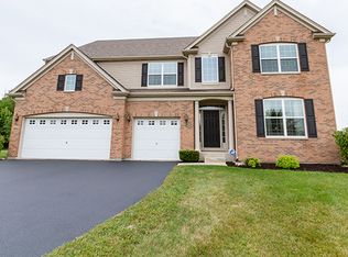 301 Reston Ln, Gilberts, IL 60136