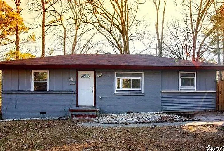 15 Eaton Dr — Photo 1