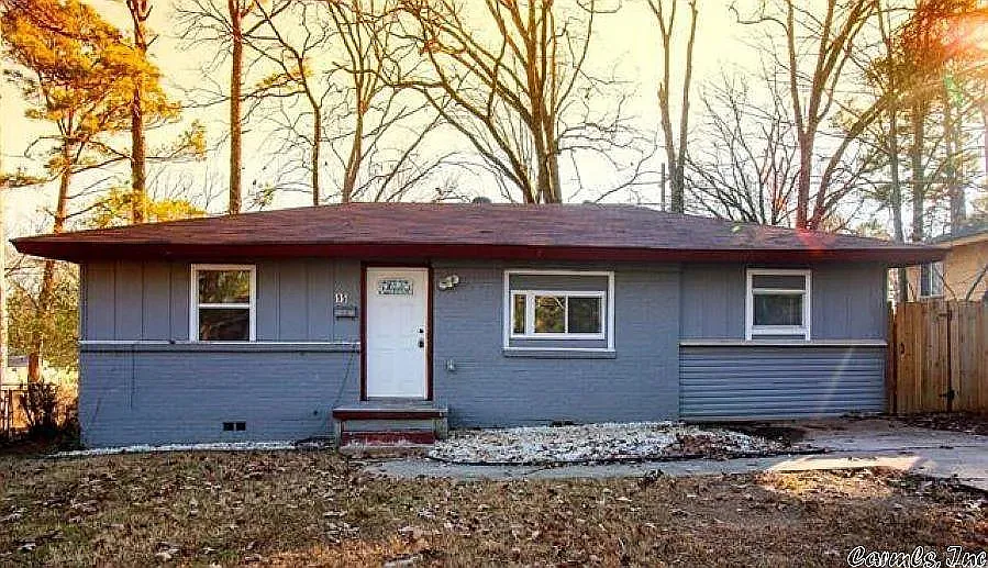 15 Eaton Dr