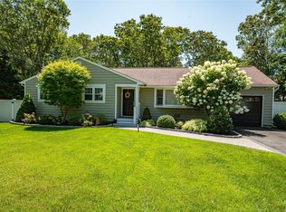 94 Lynncliff Rd, Hampton Bays, NY 11946