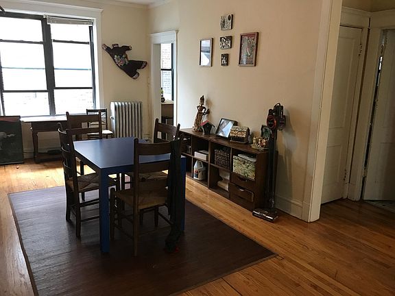 2nd image of 1525 W Winnemac Ave APT 2E
