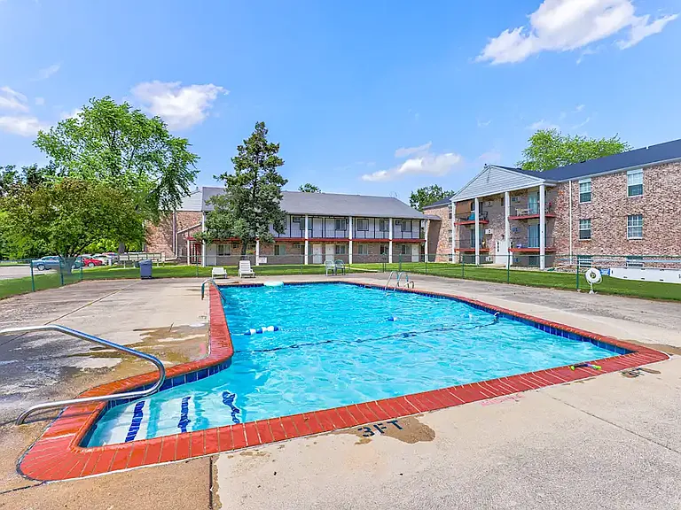 Oak Hill Apartments- Hill Ave. — Photo 7