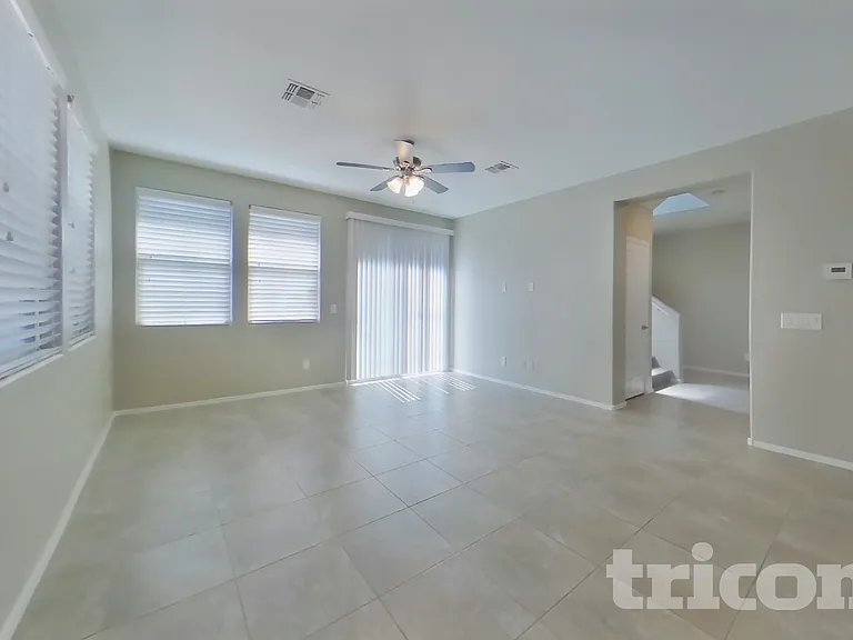 323 N 56th Pl — Photo 2
