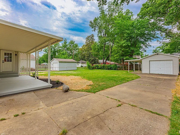 1628 E Blackford Ave — Photo 21