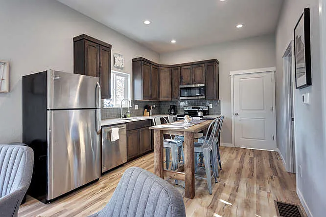 2 bed, 690 sqft, $2,350 — Photo 4