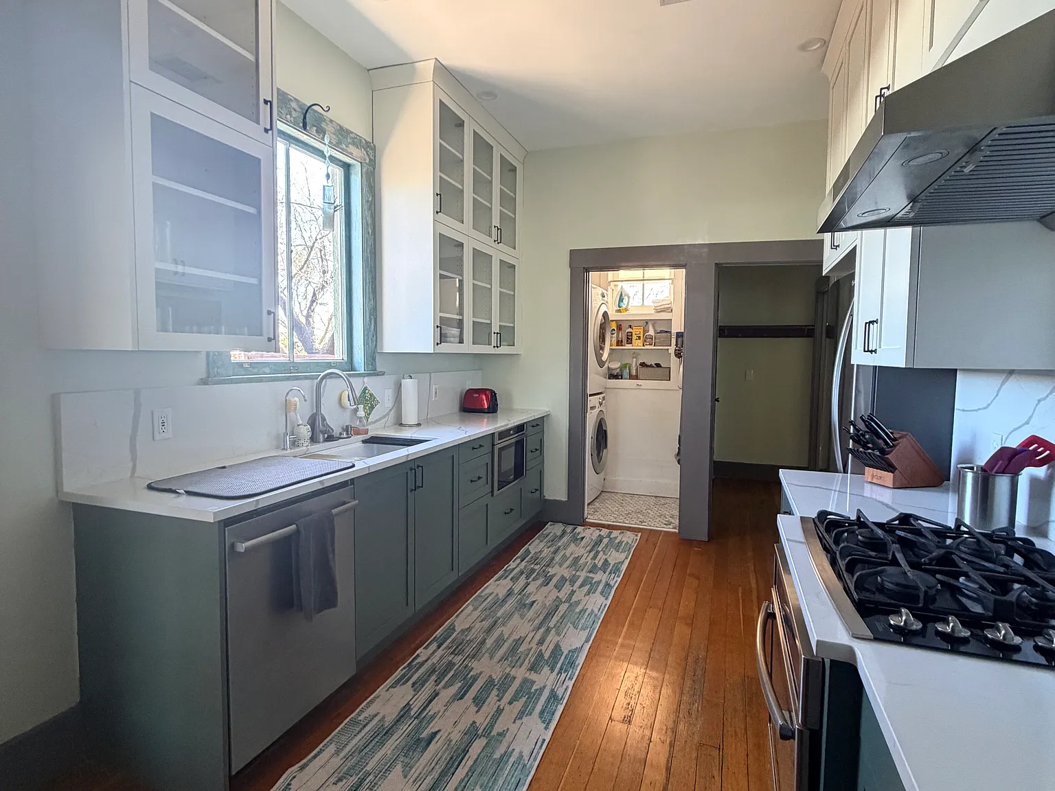 2 bed, 1080 sqft, $2,500 — Photo 4