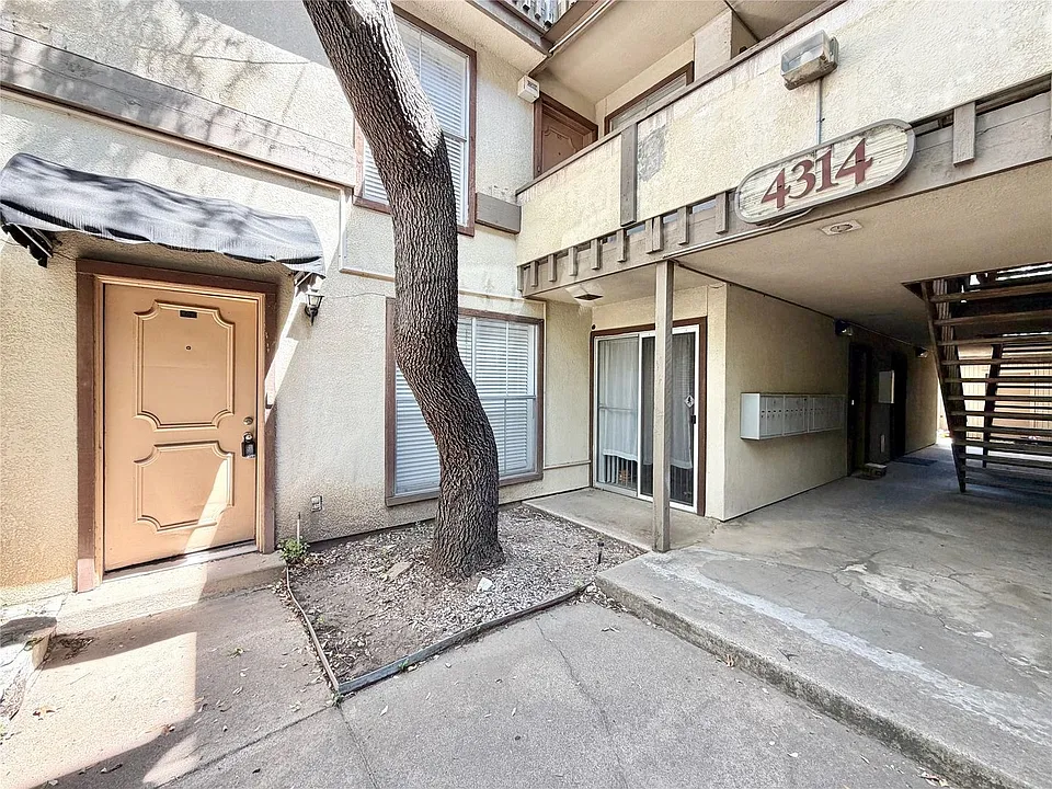 4314 Travis St #102