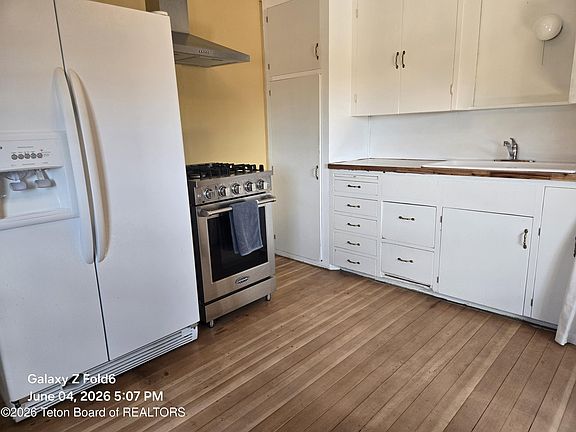 2nd image of 19 Taylor Ave