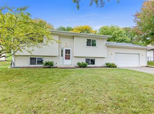 2489 Belmont Ln E, North Saint Paul, MN 55109