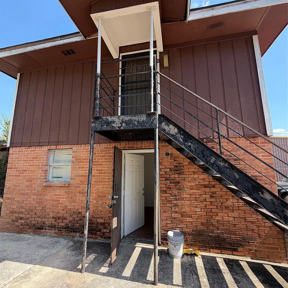 1 bed, 1.0 bath, 3600 sqft, $799 — Photo 1