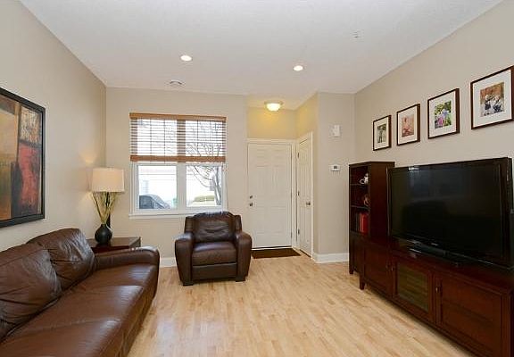 3rd image of 5010 Holly Ln N